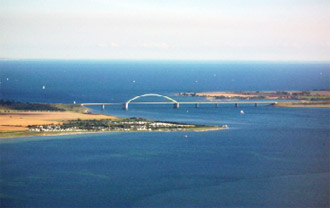 Fehmarn Brücke mit Strand